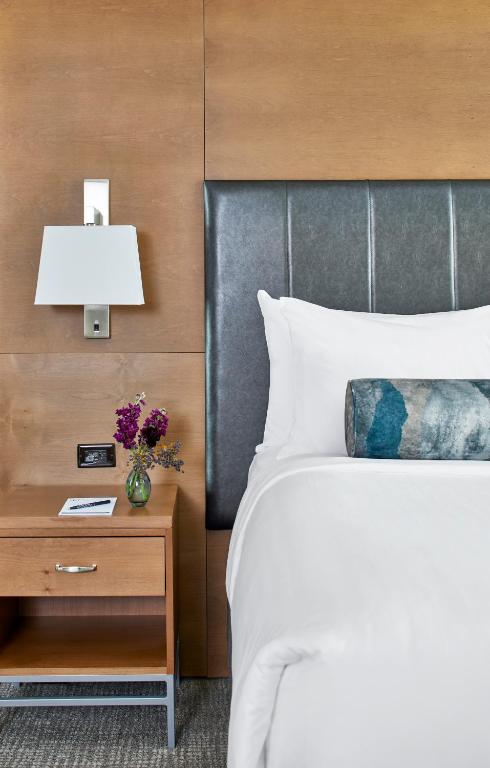 The Hotel Landing - Premier King Room