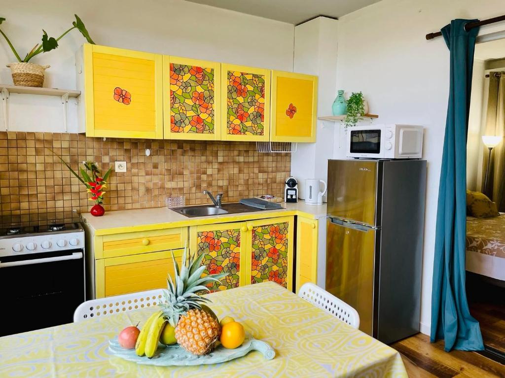 Una cocina o zona de cocina en Studio Hina - Cosy, Quiet & Pool