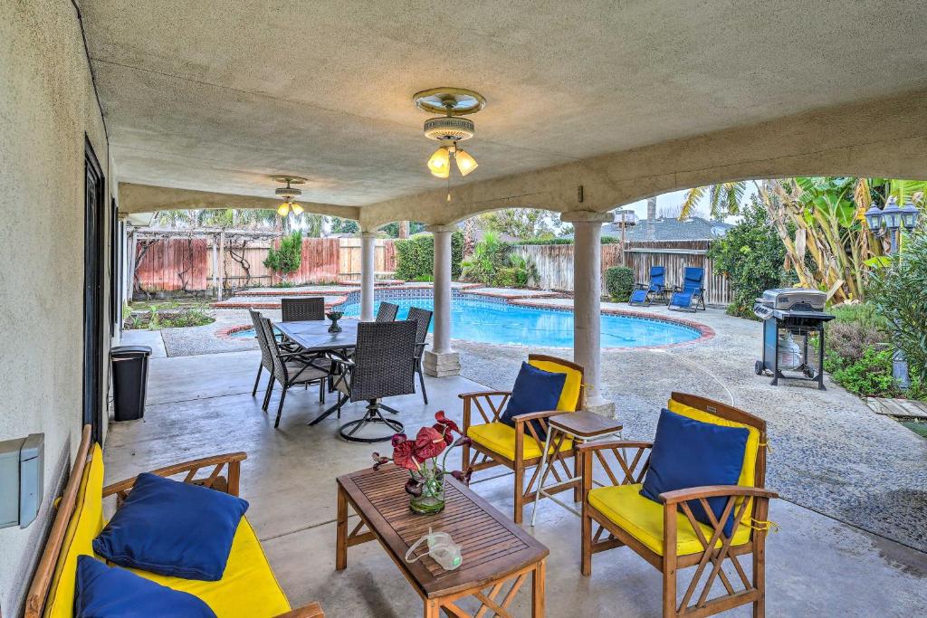 PetFriendly Hygge Home with Outdoor Pool!, Bakersfield Updated 2023