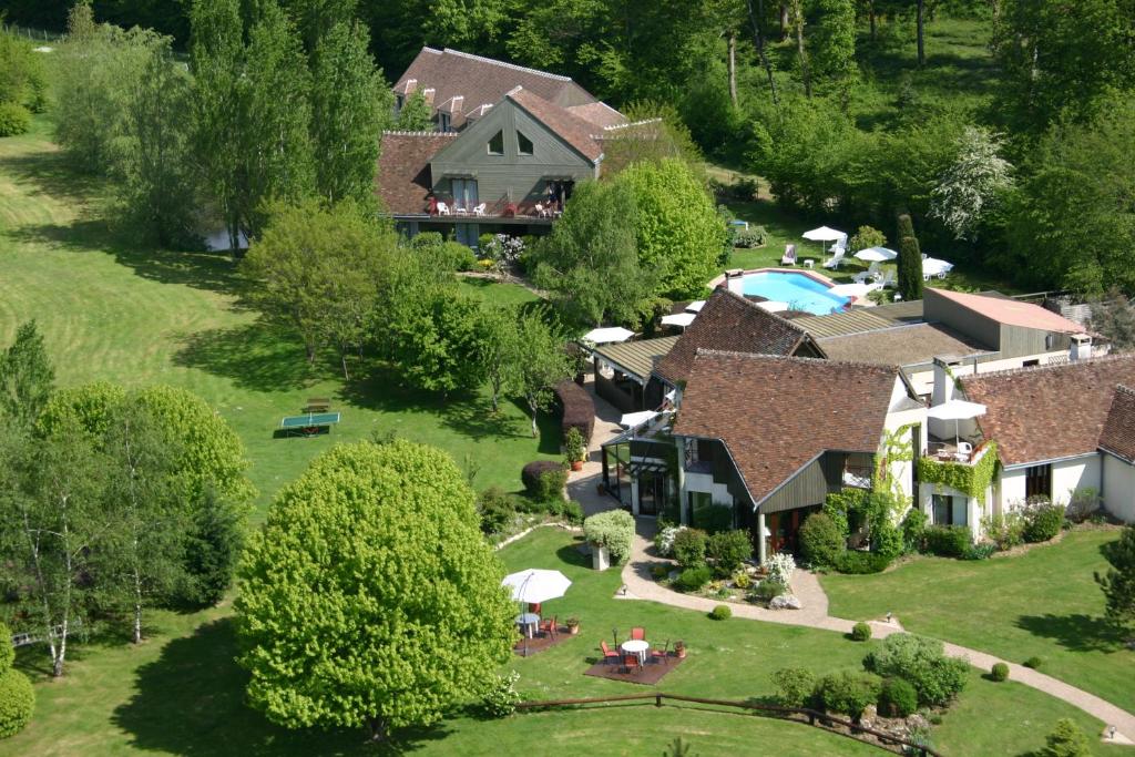 an aerial view of a house with a swimming pool at Domaine de L'Arbrelle in Amboise