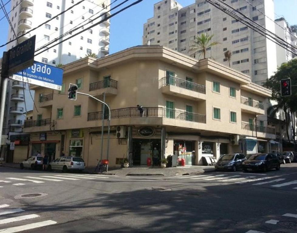  Upper Hotel