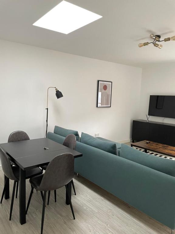 TV a/nebo společenská místnost v ubytování OneFiveSix - Unique Apartments Birmingham