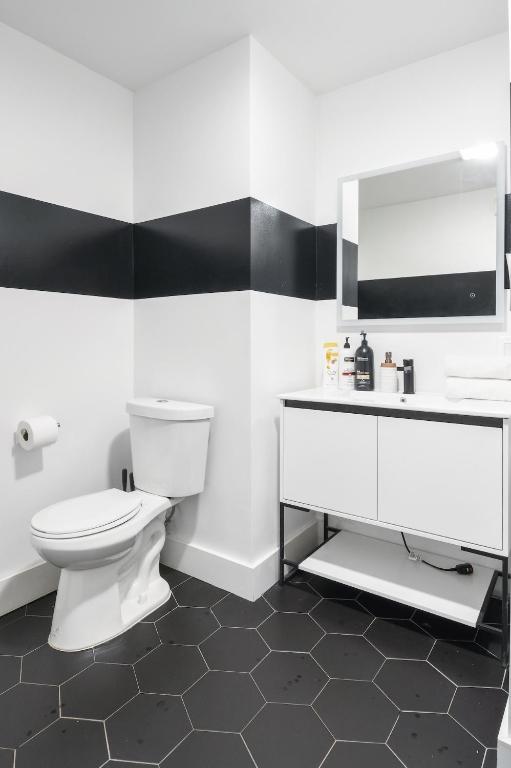 Koupelna v ubytování Luxury Apartments - Newark Int Airport - Evonify Stays