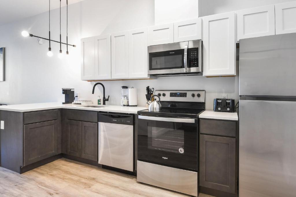 Kuchyň nebo kuchyňský kout v ubytování Luxury Apartments - Newark Int Airport - Evonify Stays