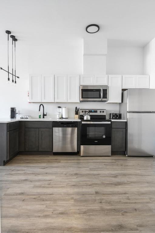 Kuchyň nebo kuchyňský kout v ubytování Luxury Apartments - Newark Int Airport - Evonify Stays