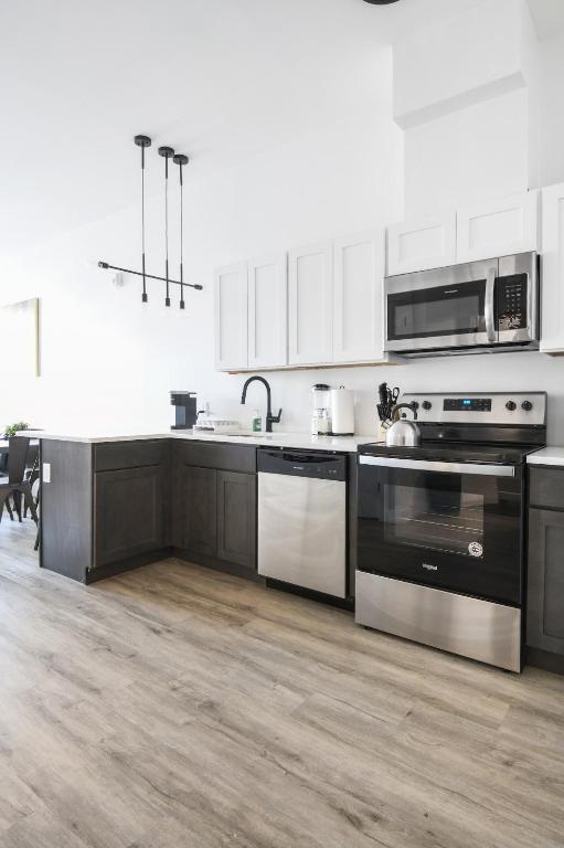 Kuchyň nebo kuchyňský kout v ubytování Luxury Apartments - Newark Int Airport - Evonify Stays