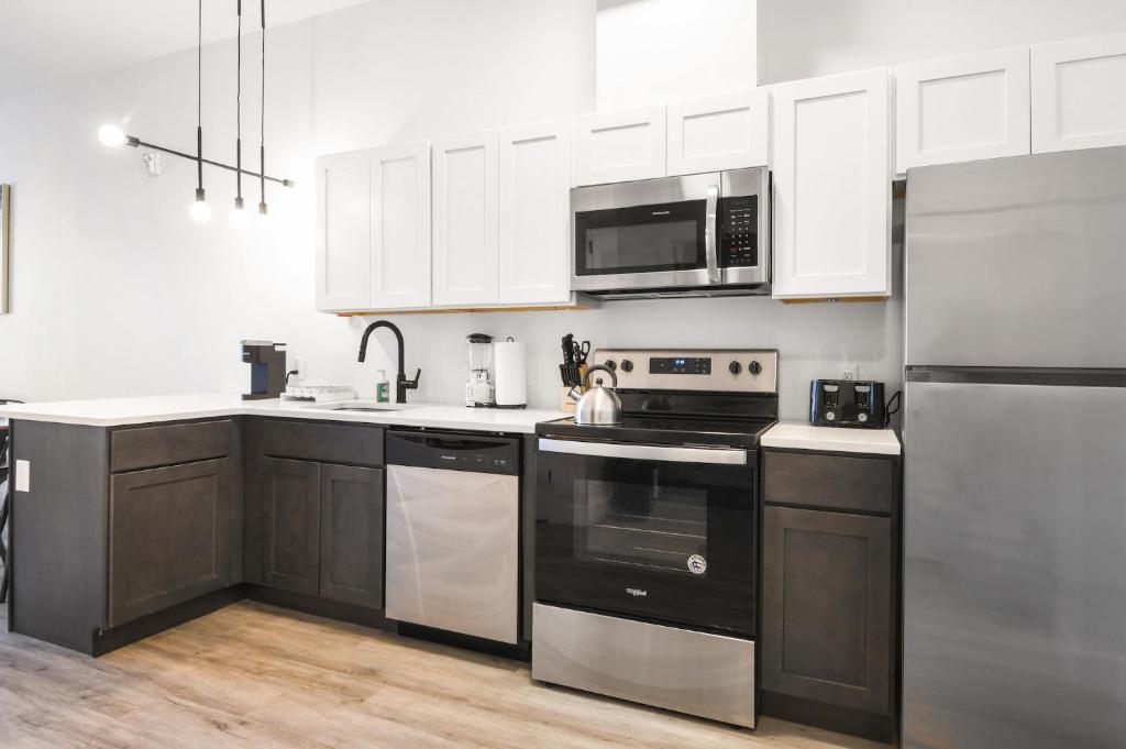 Kuchyň nebo kuchyňský kout v ubytování Luxury Apartments - Newark Int Airport - Evonify Stays