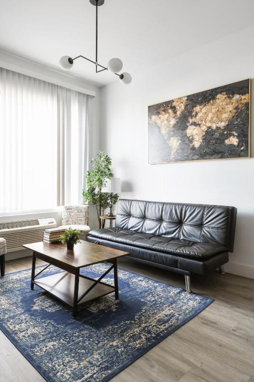 Posezení v ubytování Luxury Apartments - Newark Int Airport - Evonify Stays