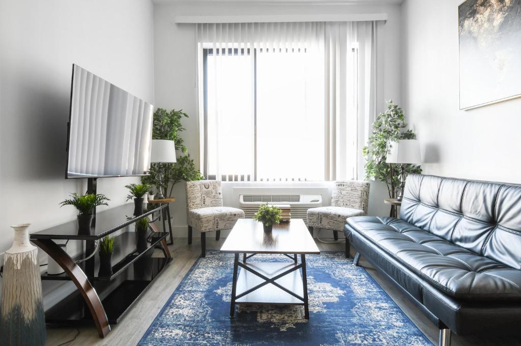 Posezení v ubytování Luxury Apartments - Newark Int Airport - Evonify Stays