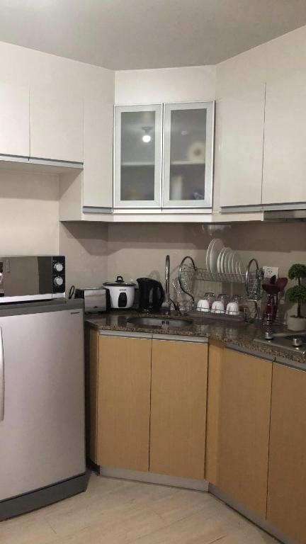 Een keuken of kitchenette bij Robles’ Unit at 81 Newport Boulevard