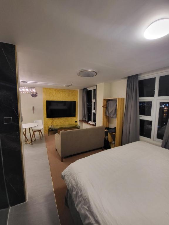 Cama o camas de una habitación en Sempre Premier Inn - MACTAN AIRPORT HOTEL