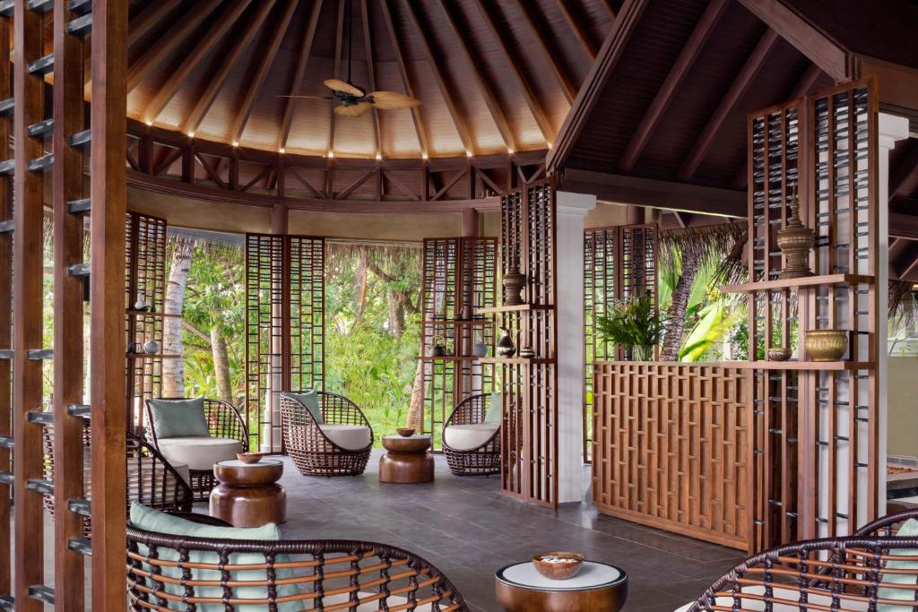 Posezení v ubytování Anantara Veli Maldives Resort