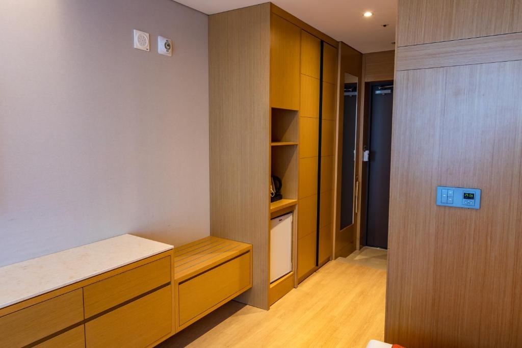 Postel nebo postele na pokoji v ubytování Gwangyang Lacky Hotel