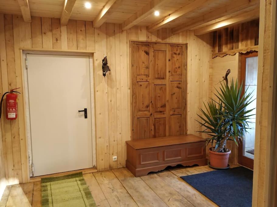 Fotografie z fotogalerie ubytování Upcycling Appartement Fischl - Nachhaltig und Kreativ Wohnen für Groß und klein v destinaci Jenbach