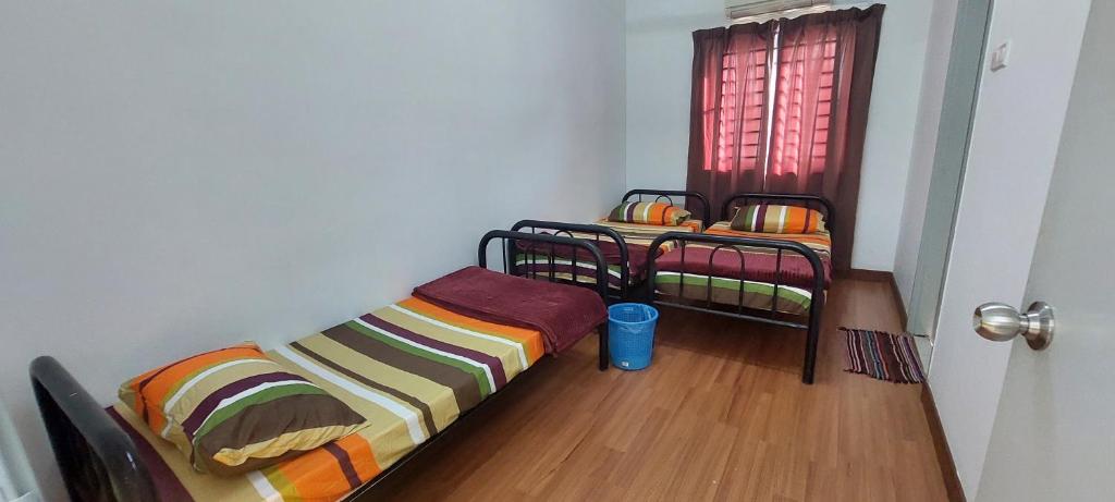 two bunk beds in a room with a window at Hud Hud Homestay in Bandar Puncak Alam