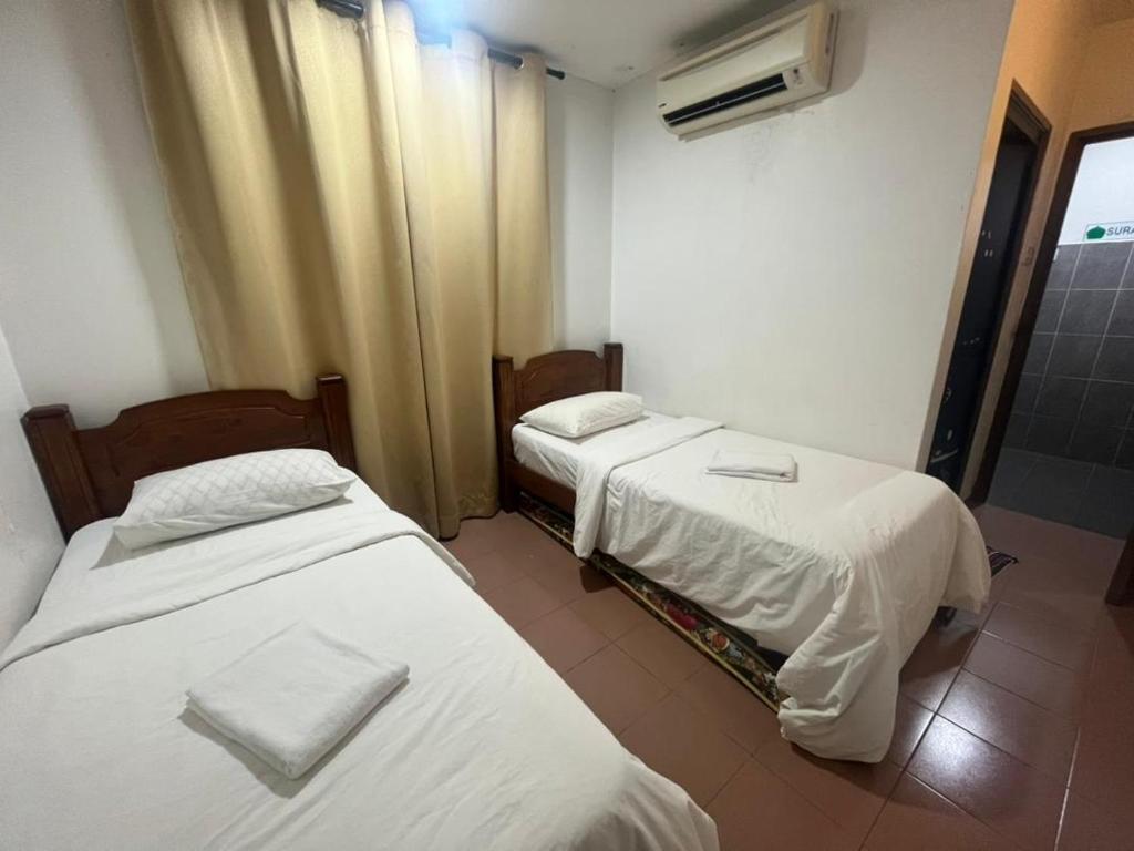 Postel nebo postele na pokoji v ubytování Hotel Aliff Tanjong Malim