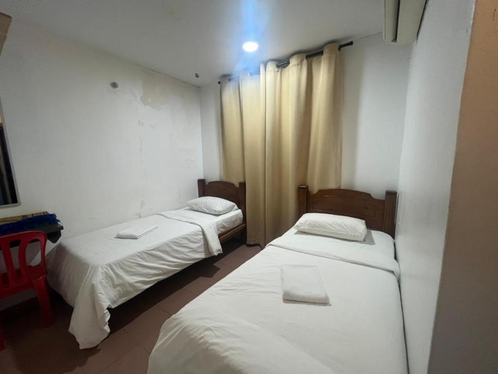 Postel nebo postele na pokoji v ubytování Hotel Aliff Tanjong Malim