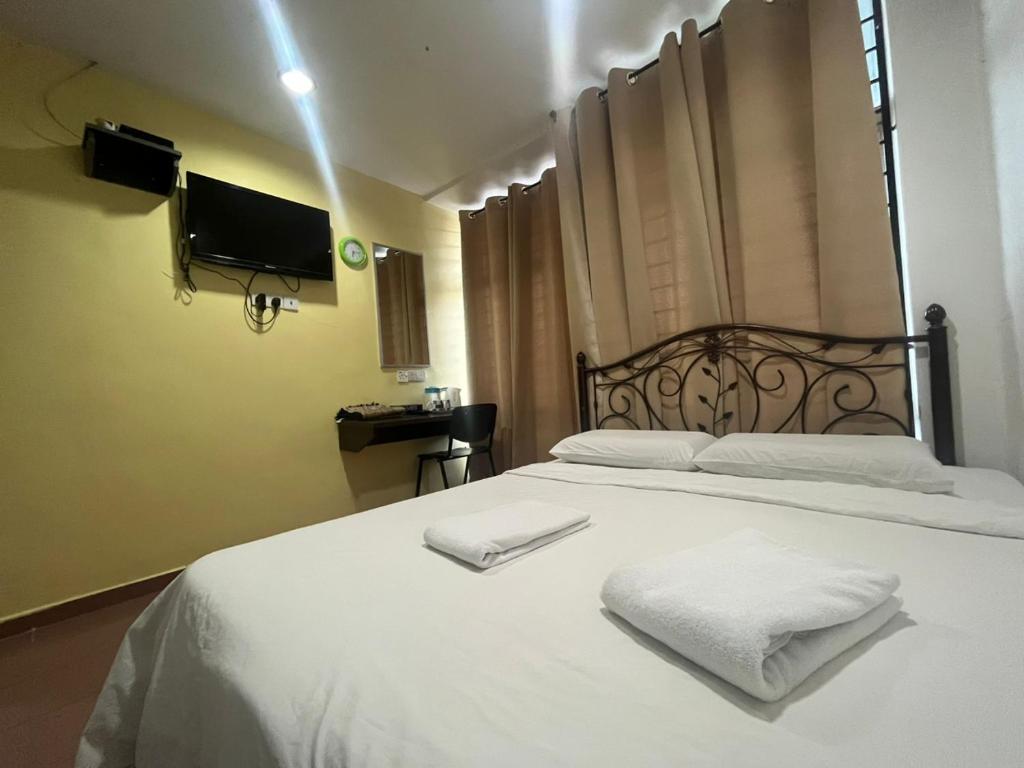 Postel nebo postele na pokoji v ubytování Hotel Aliff Tanjong Malim