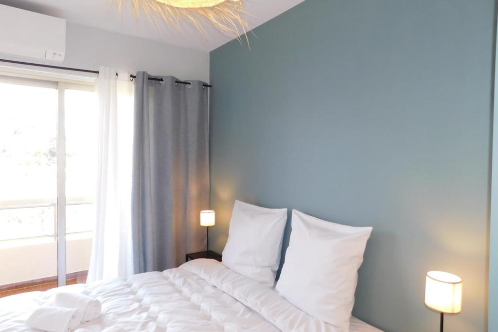 Fotografia z galérie ubytovania Beautiful T3 residence "L'Atrium" air conditioned with parking v destinácii Cagnes-sur-Mer