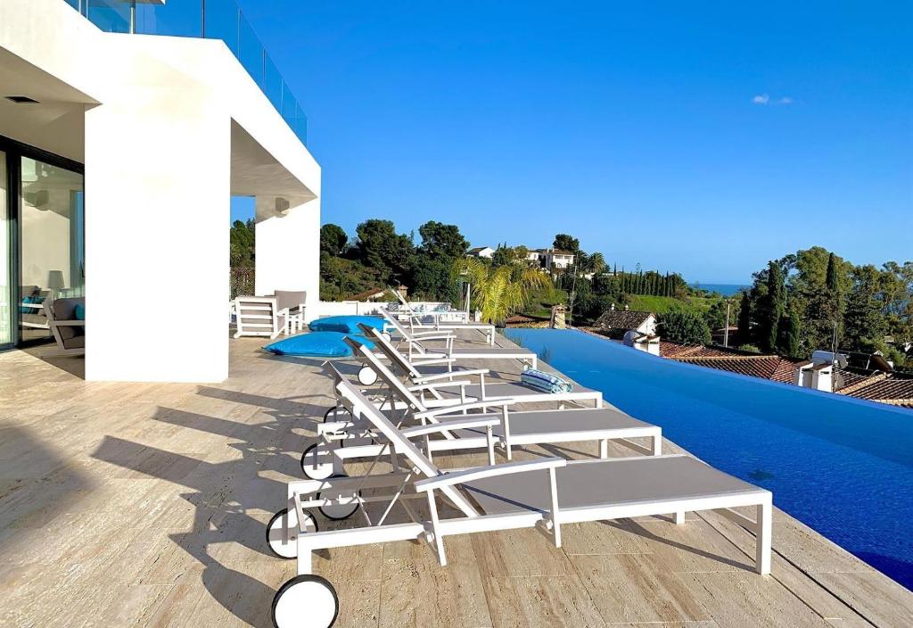 Fotografie z fotogalerie ubytování Luxury villa with Infinity pool v destinaci Benalmádena