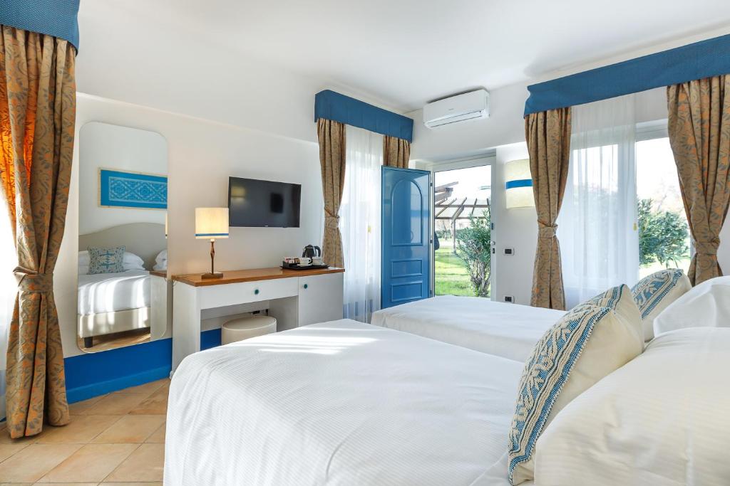 Postel nebo postele na pokoji v ubytování Riva di Palo Resort