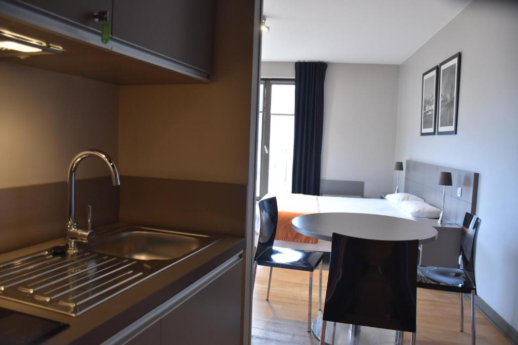 Adonis Lyon Dock Ouest - Resim 8