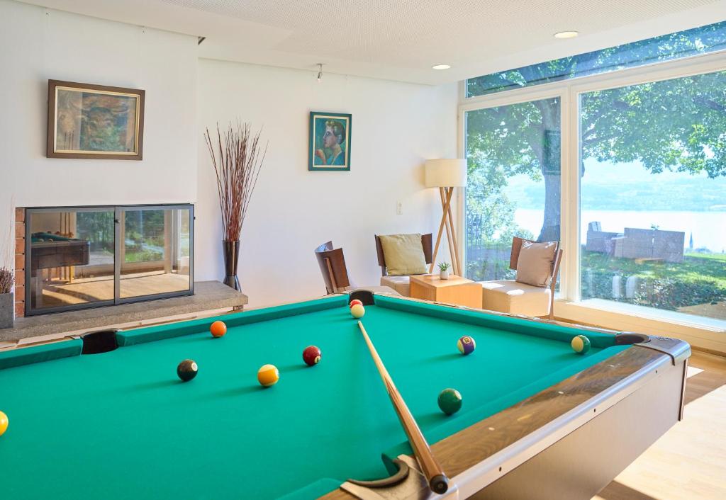 Biliár nebo kulečník v ubytování Hotel Boldern