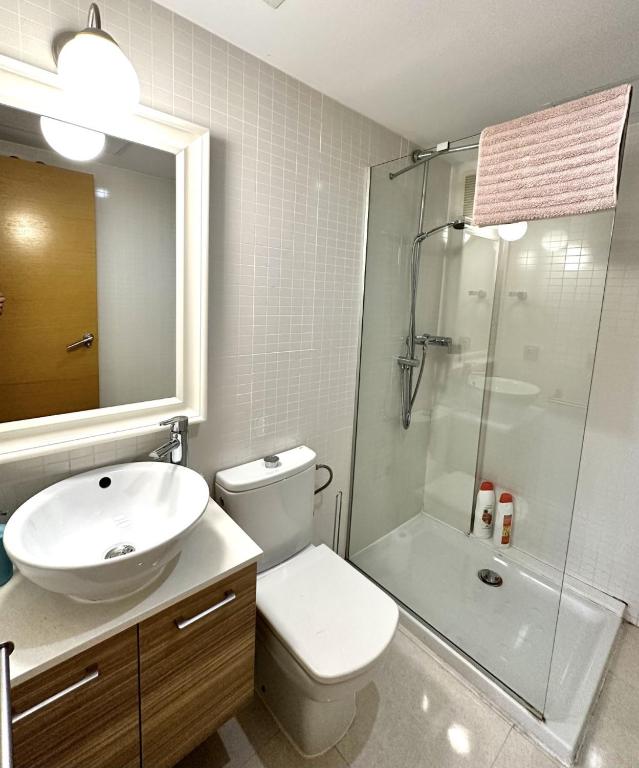 Kúpeľňa v ubytovaní LOVELY APARTMENT DENIA, piscina, jacuzzi, pádel, parking