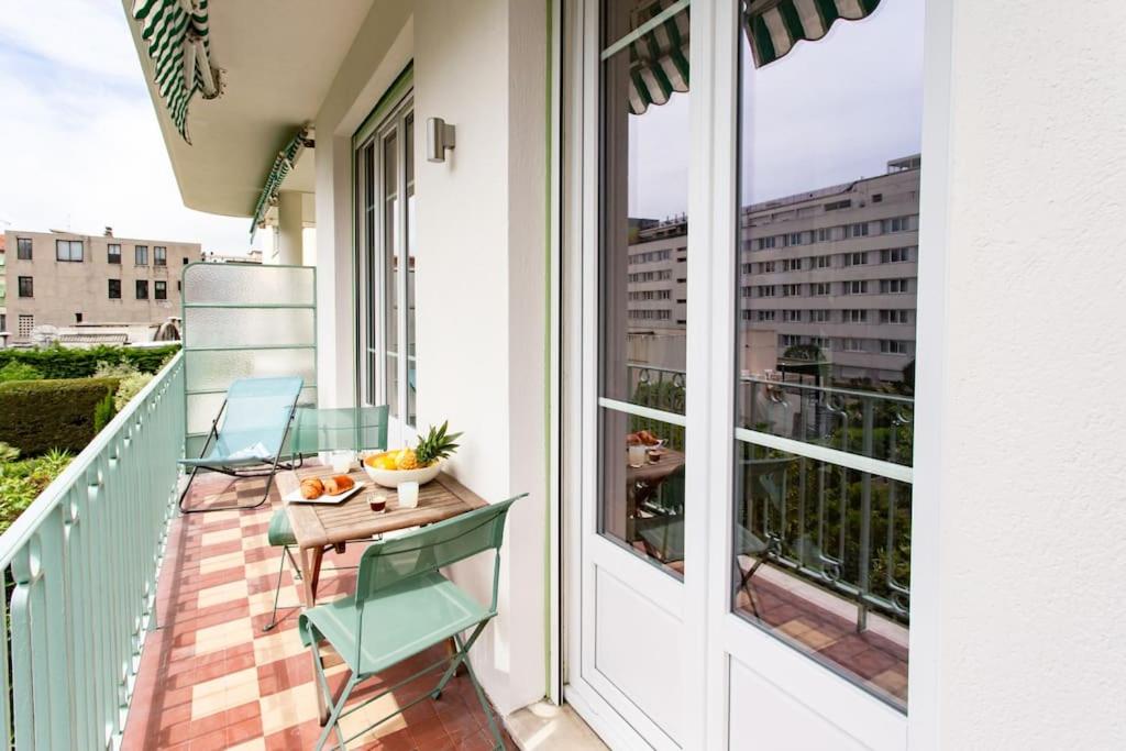 Balkon lub taras w obiekcie #7 What else ? Your own quiet terrace in Nice center 10min to Beach