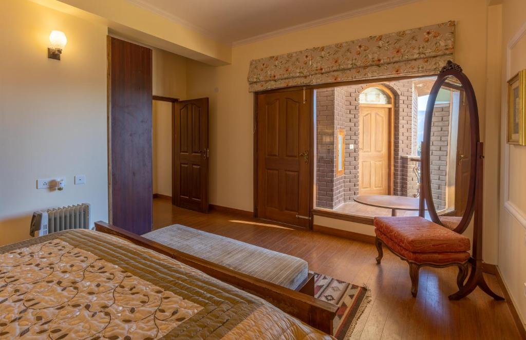 Postel nebo postele na pokoji v ubytování The Manor Luxury Apartments, Shimla