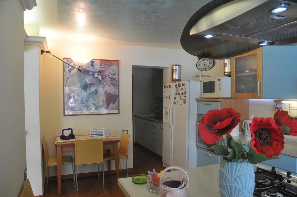 Kuchnia lub aneks kuchenny w obiekcie Villa Lanthana, 2 storeys, detached