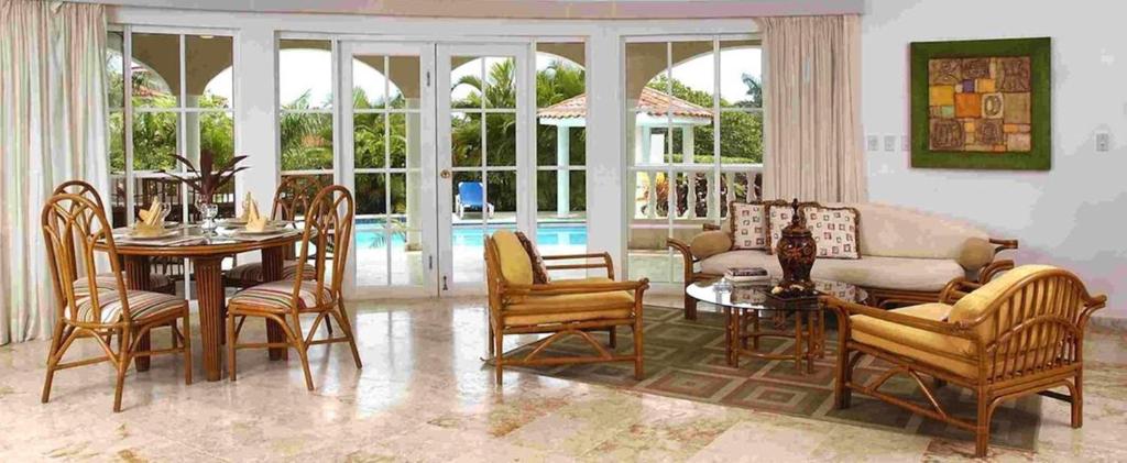 Piscina en o cerca de 3BR Villa with VIP Access - All Inclusive Program with Alcohol Included.