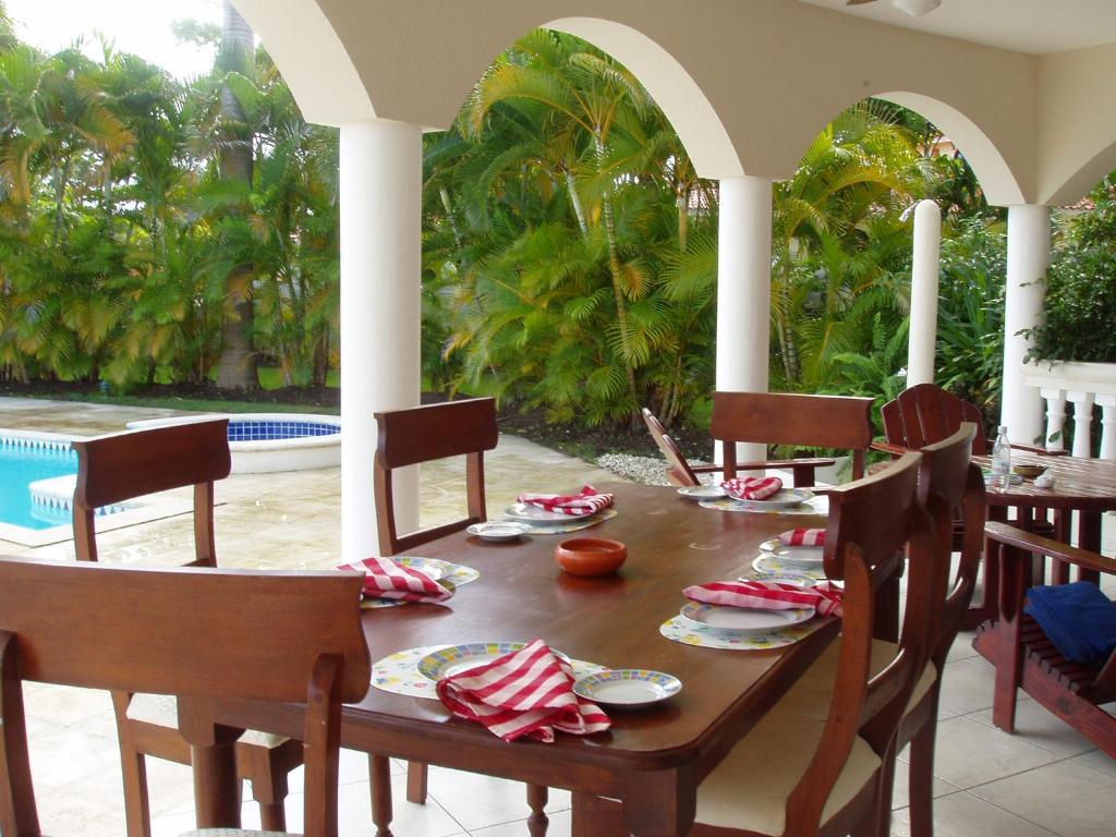 Piscina en o cerca de 3BR Villa with VIP Access - All Inclusive Program with Alcohol Included.