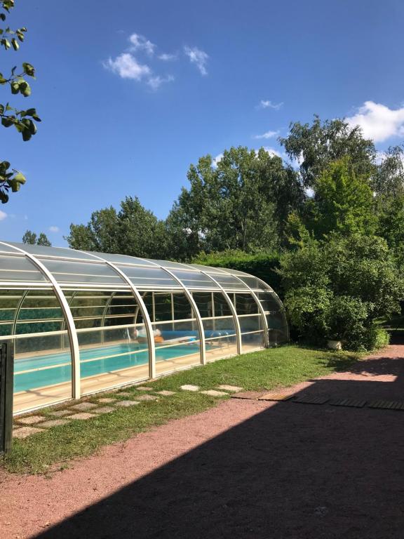 Vonkajšia záhrada v ubytovaní Gîte des Gâtines 3 étoiles