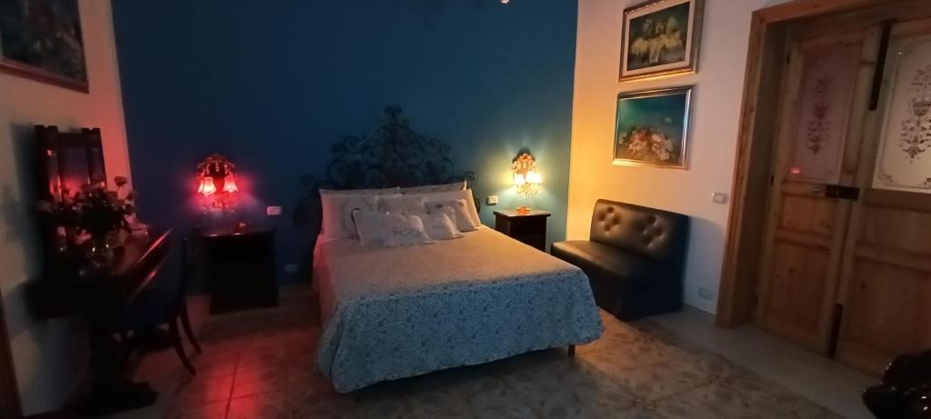 Rúm í herbergi á Amanda's Suite