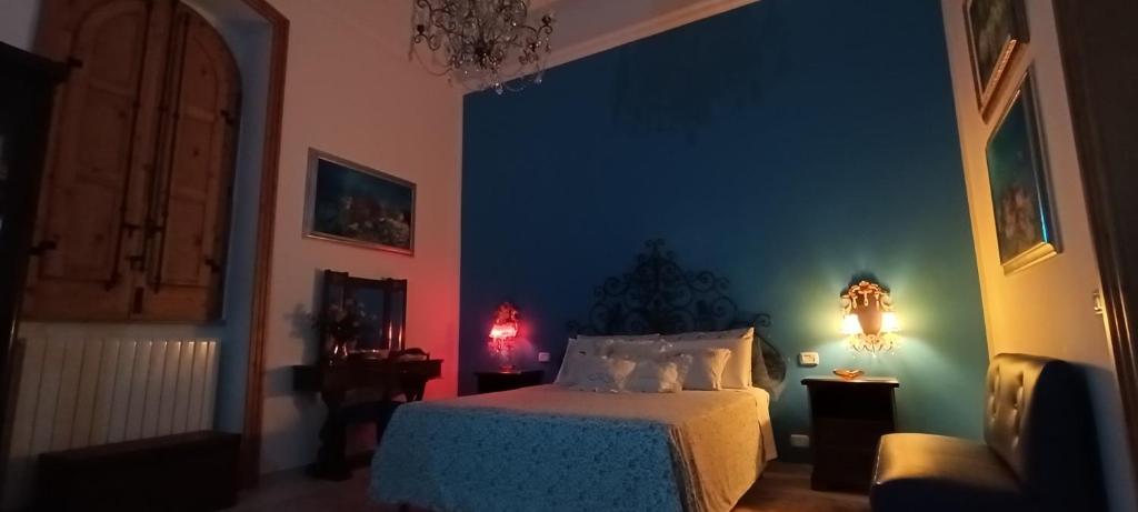 Rúm í herbergi á Amanda's Suite