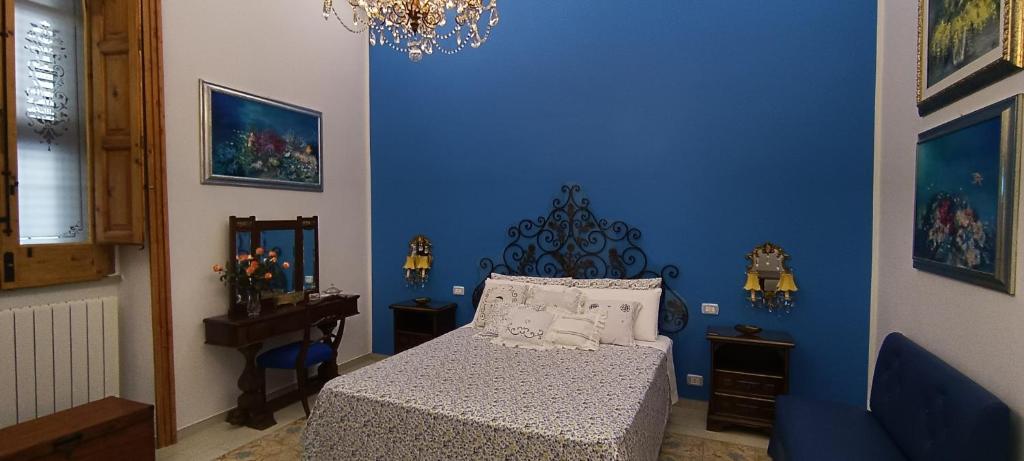 Rúm í herbergi á Amanda's Suite