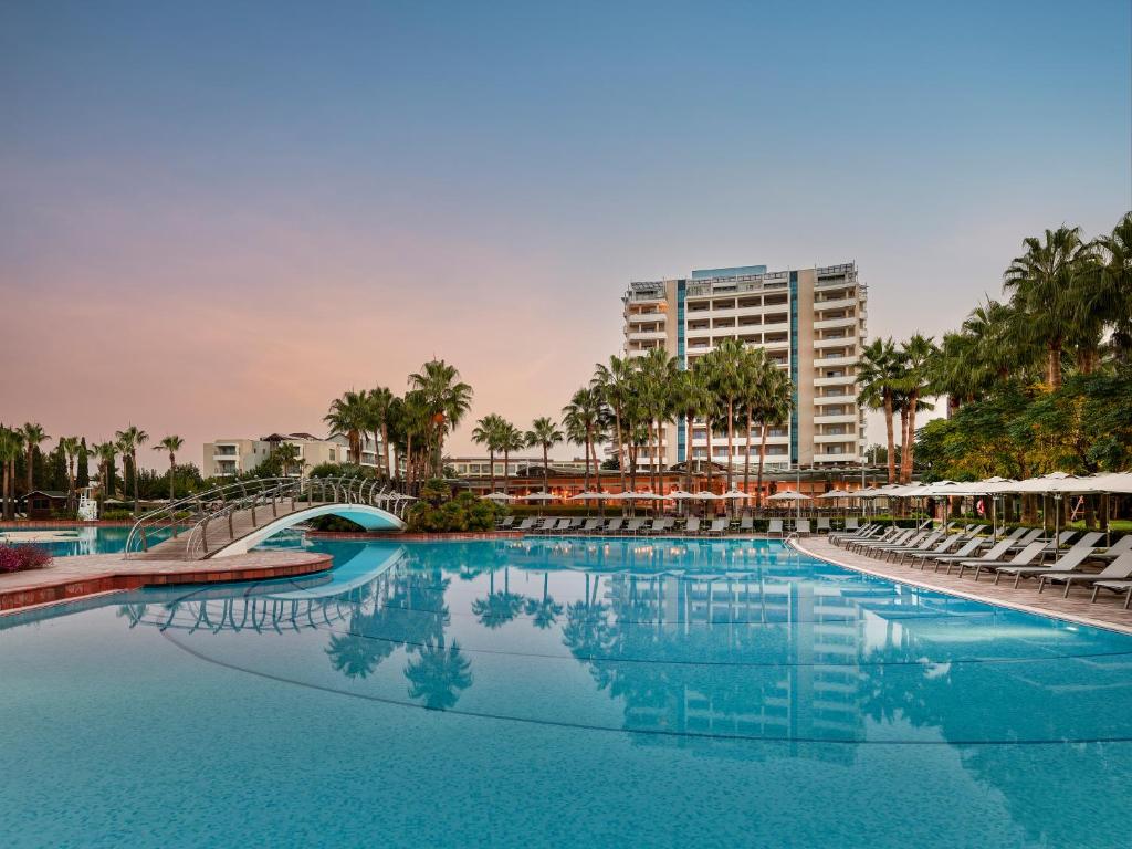 Bazén v ubytování Lara Barut Collection-Ultra All Inclusive nebo v jeho okolí