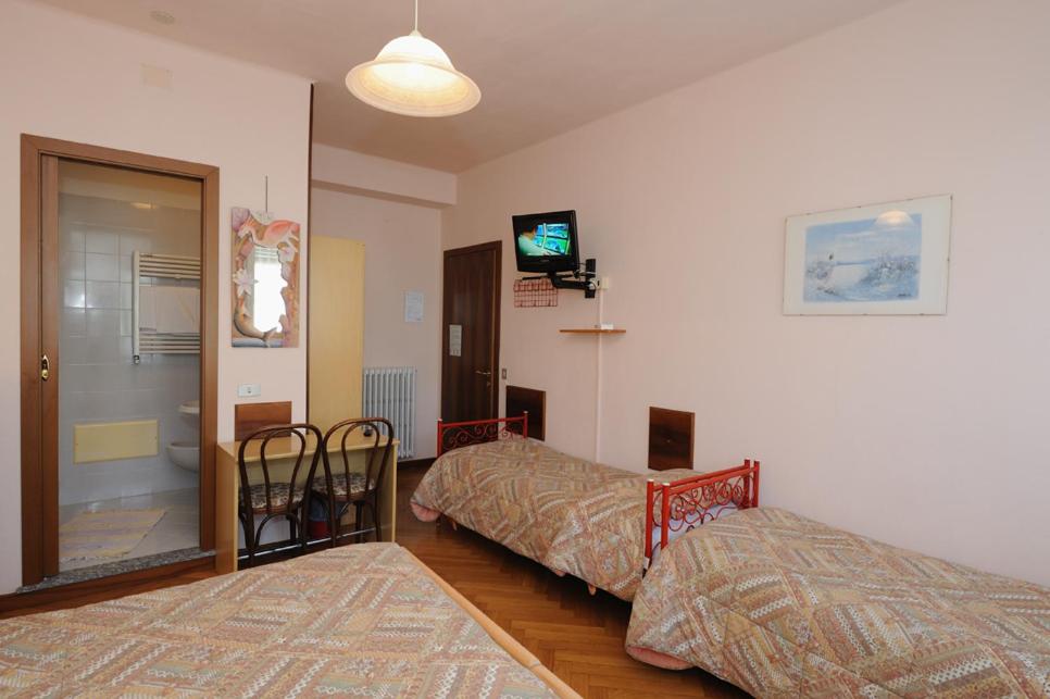 Posteľ alebo postele v izbe v ubytovaní Hotel Elena