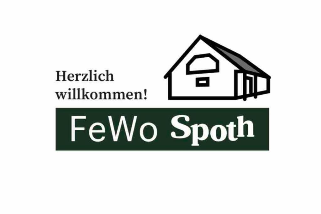 un logo pour le projecteur aevo avec une maison dans l'établissement FeWo Spoth - Rust/Europa-Park, à Rust