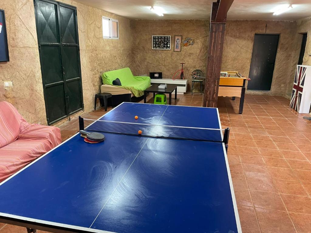 Stolní tenis v ubytování Complejo rural los llanos nebo okolí