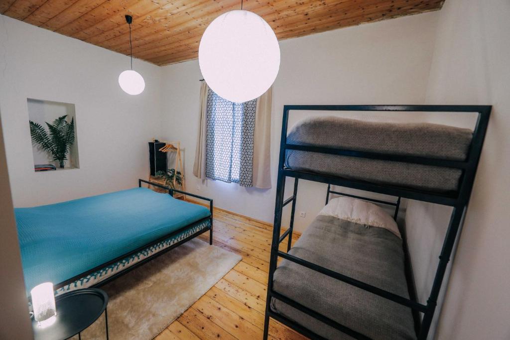Llit o llits en una habitació de JorJ'Inn