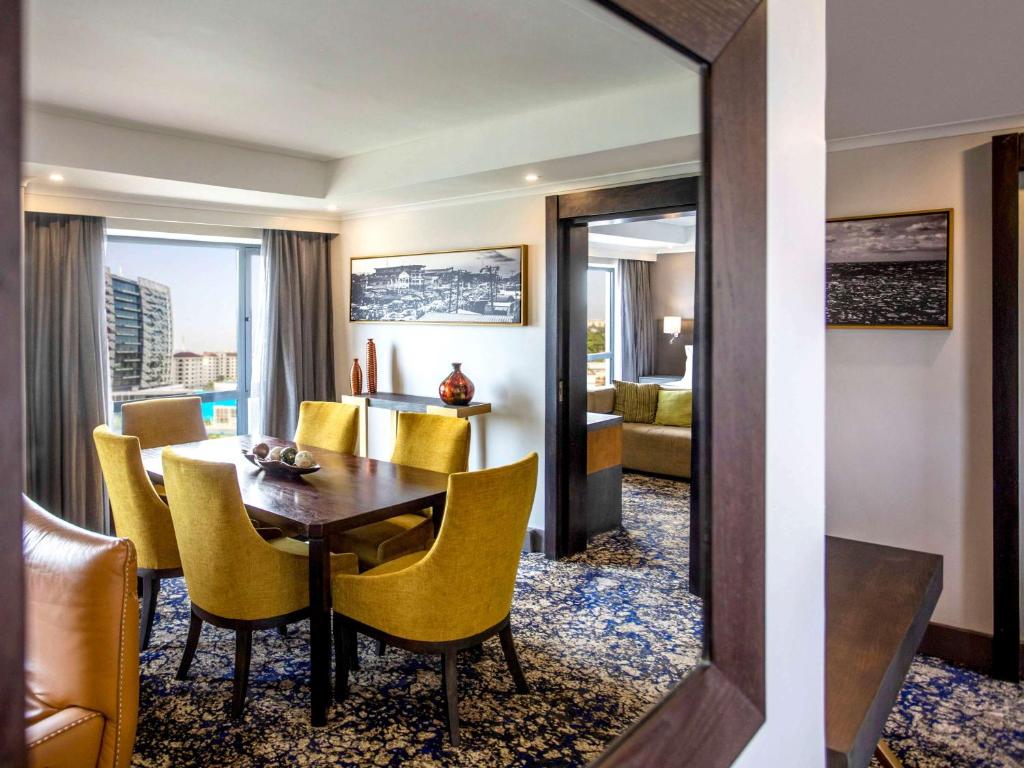 Posezení v ubytování Mövenpick Hotel Ikoyi Lagos