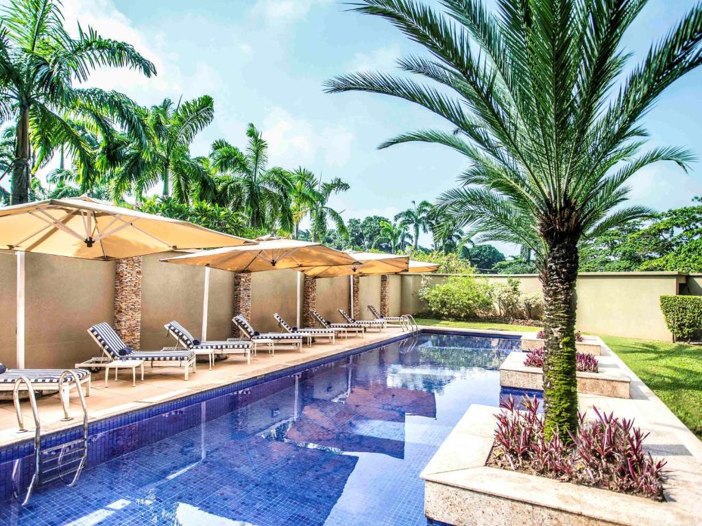 Bazén v ubytování Mövenpick Hotel Ikoyi Lagos nebo v jeho okolí