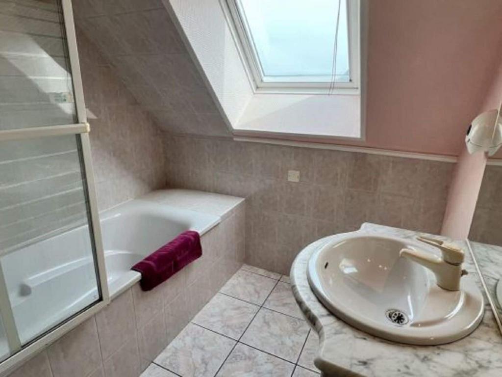 Fotografia z galérie ubytovania Attractive holiday home with garden v destinácii Moëlan-sur-Mer