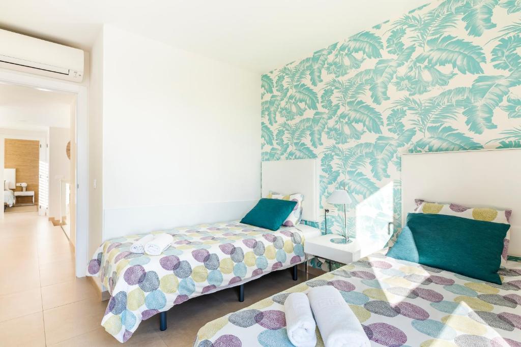 Posteľ alebo postele v izbe v ubytovaní VILLA OASIS Buddha Garden by Sunkeyrents