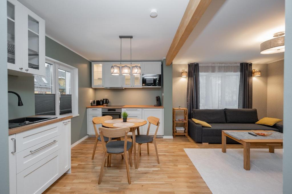 Kuchyň nebo kuchyňský kout v ubytování Loode lux with sauna
