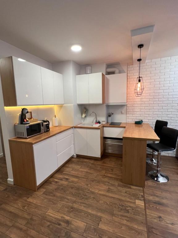 Kuchyňa alebo kuchynka v ubytovaní Sosnowe Apartamenty - Marina