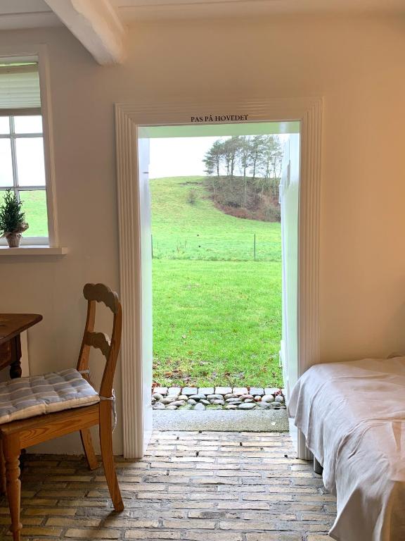 Letto o letti in una camera di Lillemøllens bed & breakfast