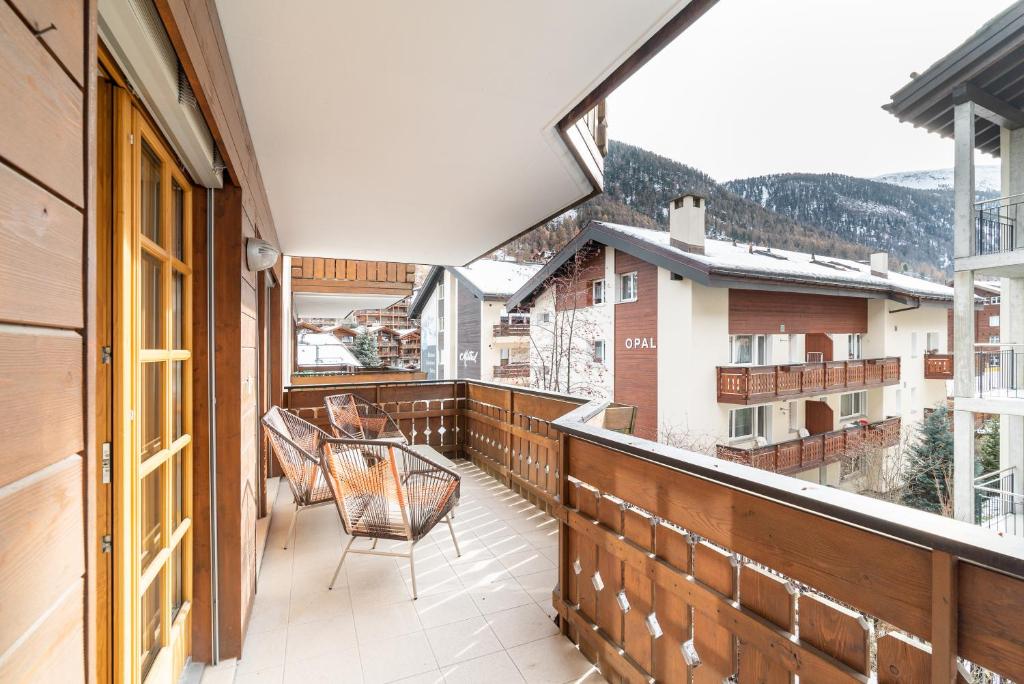 Balkón nebo terasa v ubytování Vrony Apartments by Hotel Walliserhof Zermatt